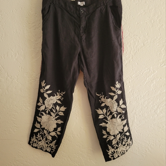Johnny Was Pants - Johnny Was Crop Embroidered Size Medium